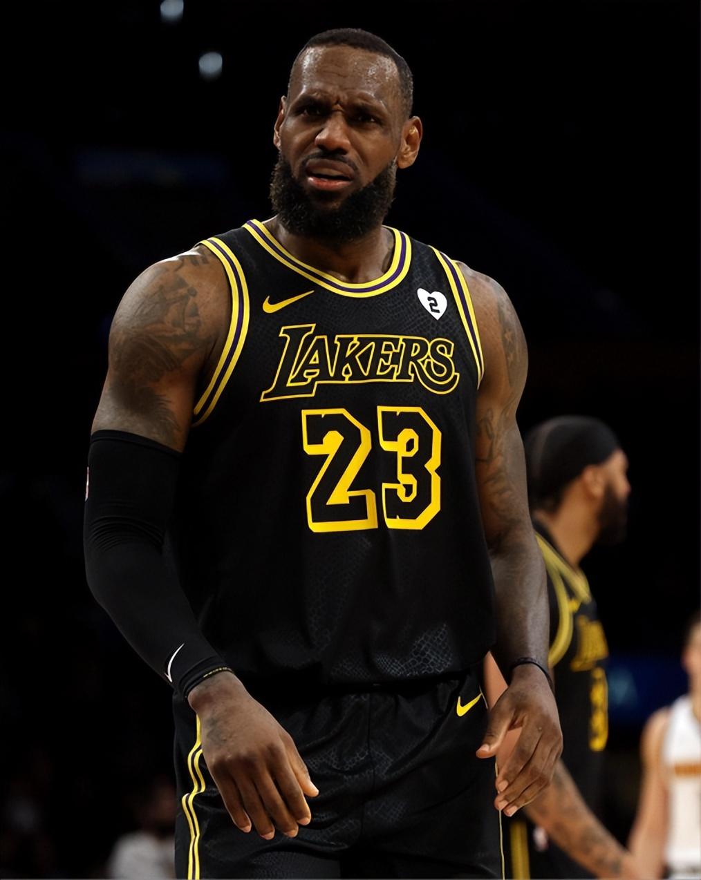 爱游戏登录入口-东契奇重返赛场，大比分获胜首场状态出色，勇士观众沸腾！的简单介绍-爱游戏登录入口